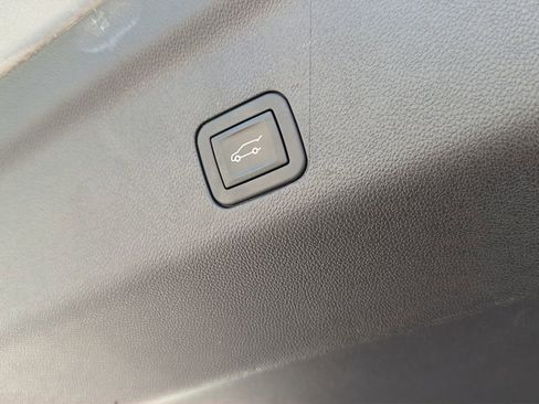 Used 2025 GMC Yukon Denali Ultimate w/ LPO, Floor Liner Package AWD/4WD image 23
