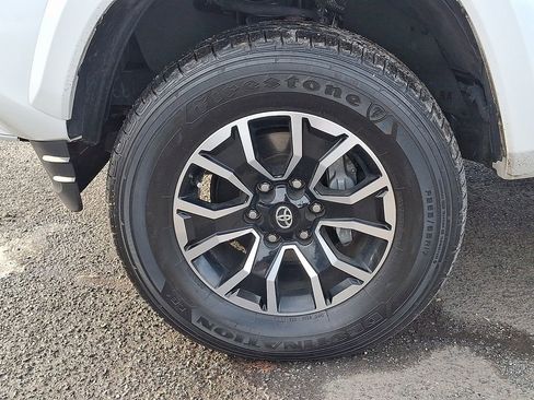 Used 2022 Toyota Tacoma TRD Sport image 31