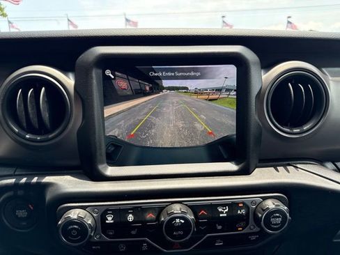 Used 2023 Jeep Gladiator Sport AWD/4WD image 18