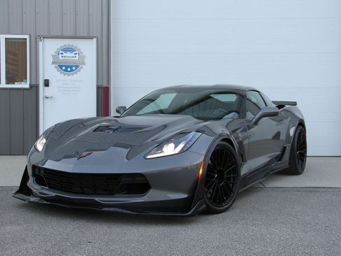 Used 2015 Chevrolet Corvette Z06 w/ 3LZ Preferred Equipment Group RWD image 1