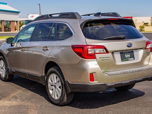 Used 2016 Subaru Outback 2.5i Premium image 7