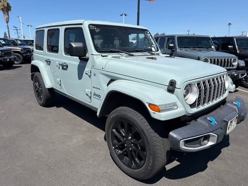 Used 2024 Jeep Wrangler Unlimited Sahara AWD/4WD image 8