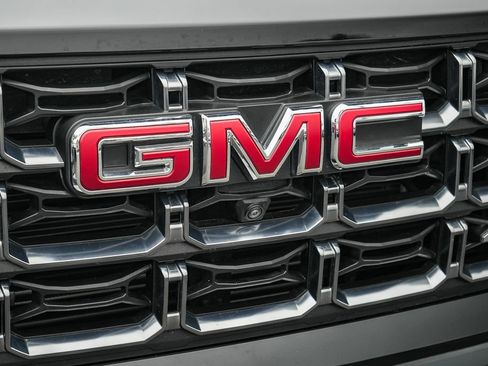 Used 2024 GMC Canyon AT4 w/ Technology Package AWD/4WD image 9