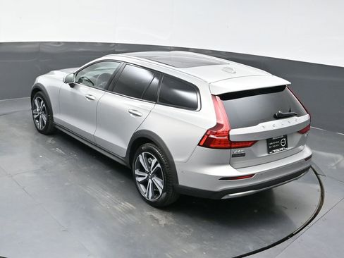 Used 2025 Volvo V60 B5 Cross Country Plus image 30