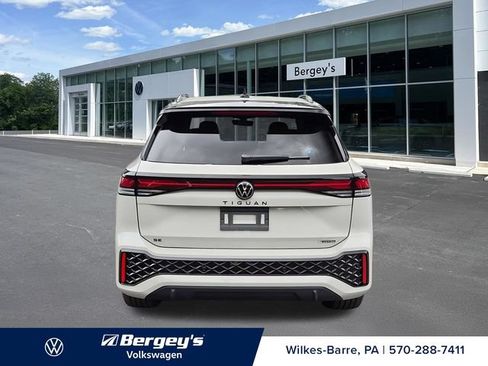 New 2026 Volkswagen Tiguan SE R-Line AWD/4WD image 9