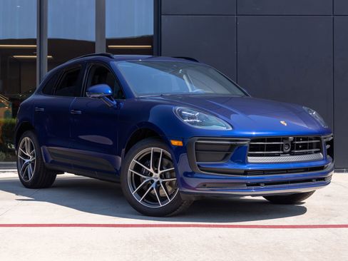 Certified 2025 Porsche Macan image 6