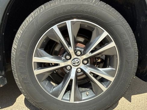 Used 2016 Toyota Highlander XLE AWD/4WD image 26