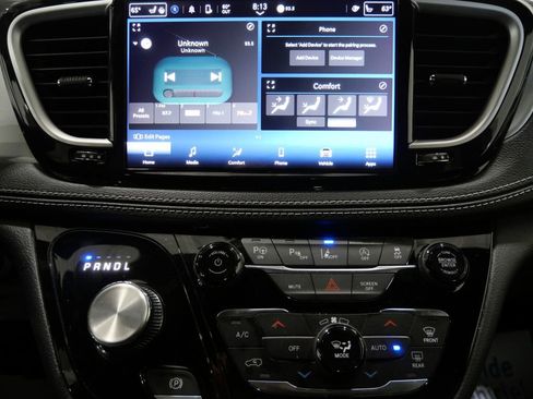 Used 2023 Chrysler Pacifica Touring-L w/ S Appearance Package FWD image 20