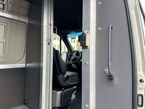 Used 2025 Mercedes-Benz Sprinter 2500 image 7