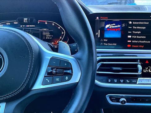 Used 2022 BMW X7 M50i image 24