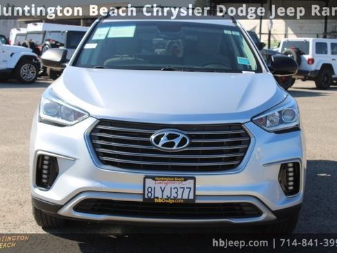 Used 2018 Hyundai Santa Fe SE image 2