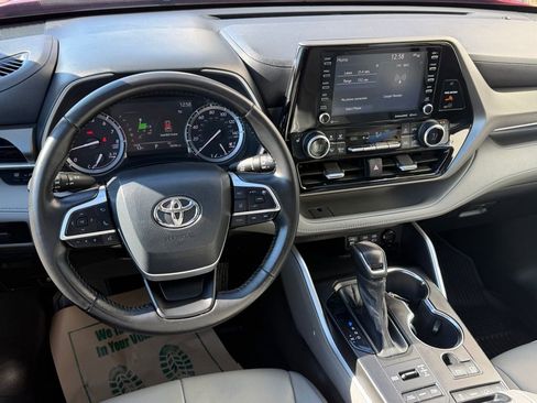 Used 2022 Toyota Highlander XLE image 16