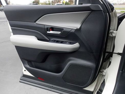 Certified 2024 Toyota Grand Highlander XLE image 27