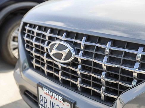 Used 2020 Hyundai Venue SEL FWD image 4