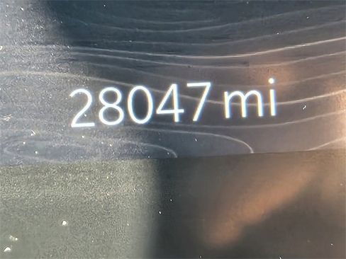 Used 2023 Jeep Grand Cherokee Limited w/ Luxury Tech Group II image 24