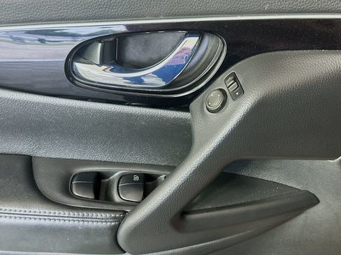 Used 2017 Nissan Rogue Sport SL w/ SL Premium Package FWD image 18