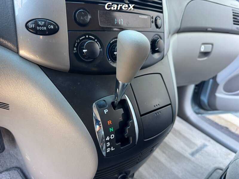 Used 2006 Toyota Sienna LE FWD image 25