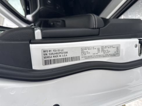 Used 2023 Jeep Grand Cherokee Limited AWD/4WD image 34