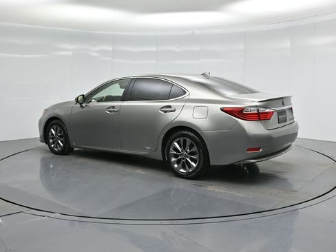 Used 2015 Lexus ES 300h w/ Navigation System Package image 5