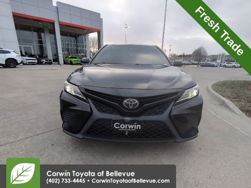 Used 2018 Toyota Camry SE image 9
