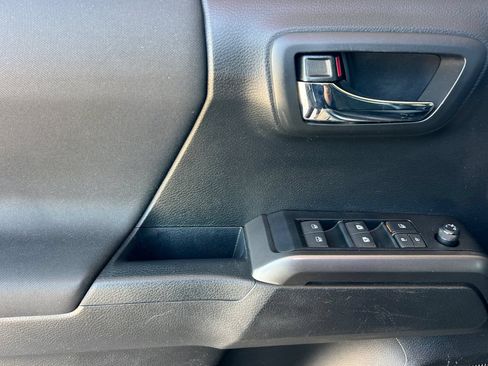 Certified 2019 Toyota Tacoma TRD Sport w/ TRD Premium Sport Package AWD/4WD image 13