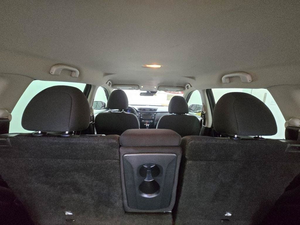 Used 2020 Nissan Rogue S FWD image 16