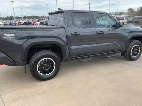 Used 2024 Toyota Tacoma TRD Off-Road AWD/4WD image 9