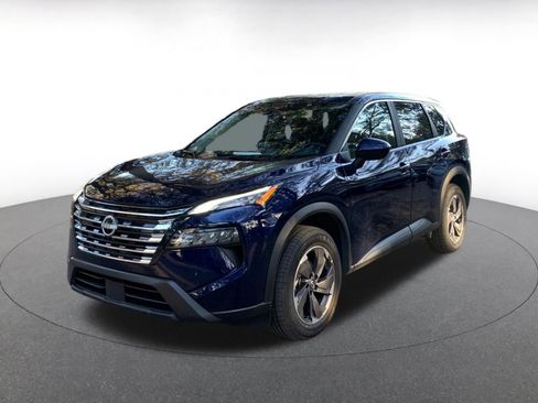 Used 2025 Nissan Rogue SV image 3