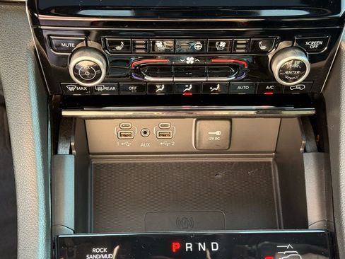 Used 2023 Jeep Grand Cherokee Overland w/ Luxury Tech Group IV image 22