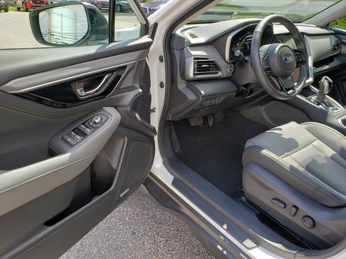 Used 2025 Subaru Outback Onyx Edition AWD/4WD image 8
