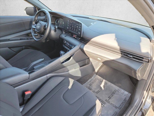 Used 2025 Hyundai Elantra Sport w/ Cargo Package FWD image 26