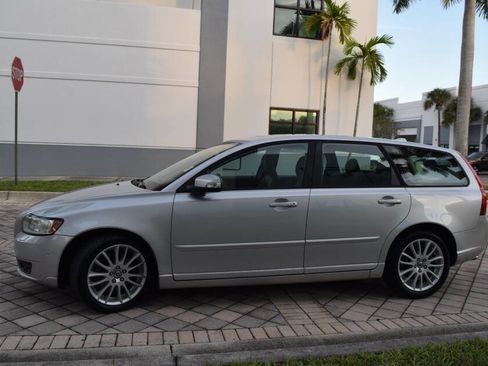 Used 2011 Volvo V50 T5 image 4