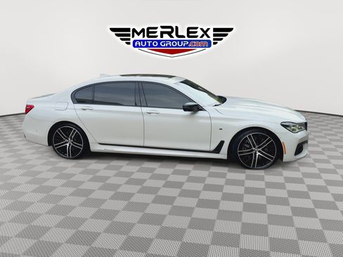 Used 2017 BMW 750i RWD image 9