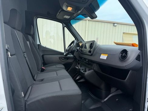 Used 2024 Mercedes-Benz Sprinter 2500 image 25