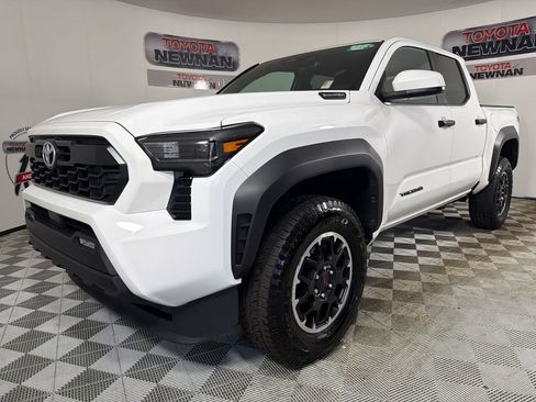 Used 2025 Toyota Tacoma TRD Off-Road image 7