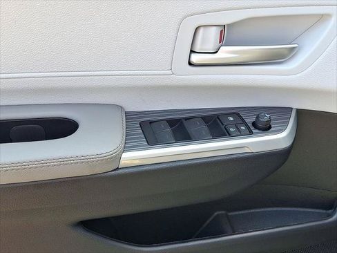 Certified 2025 Toyota Sienna XLE FWD image 11