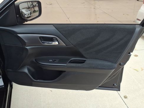 Used 2013 Honda Accord LX image 17