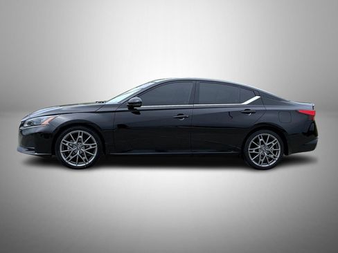Used 2023 Nissan Altima 2.0 SR FWD image 8