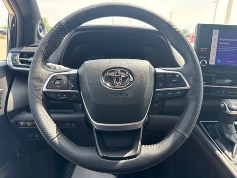 Certified 2025 Toyota Sienna Limited AWD/4WD image 13