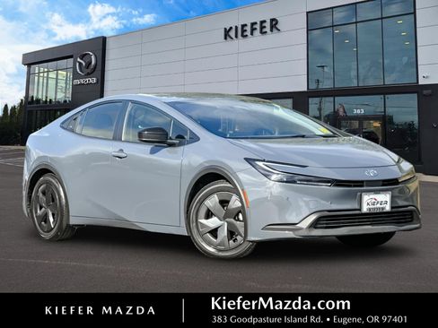 Used 2025 Toyota Prius LE FWD image 1