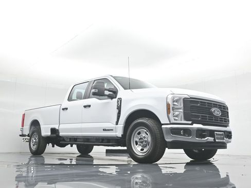 New 2026 Ford F350 XL w/ XL Chrome Package RWD image 3