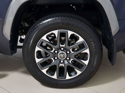 Used 2024 Toyota Tundra Limited w/ Power Package AWD/4WD image 5