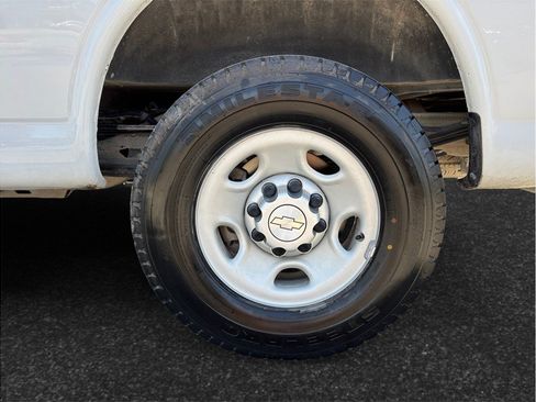 Used 2017 Chevrolet Express 2500 RWD image 13