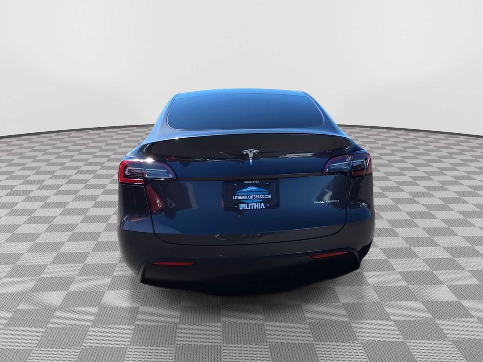 Used 2024 Tesla Model Y Long Range AWD/4WD image 7