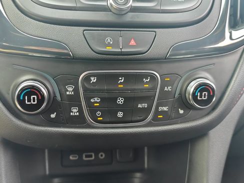 Used 2022 Chevrolet Equinox RS w/ Infotainment Package AWD/4WD image 33