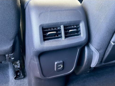Used 2024 GMC Terrain SLE FWD image 23