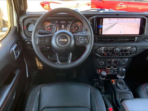 Used 2024 Jeep Wrangler Unlimited Rubicon image 6