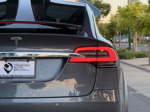 Used 2018 Tesla Model X 75D AWD/4WD image 10
