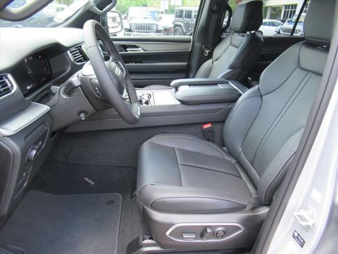 New 2026 Jeep Grand Wagoneer Limited AWD/4WD image 18