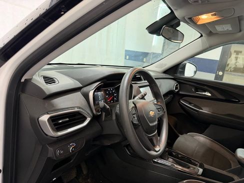Used 2023 Chevrolet TrailBlazer LS FWD image 12